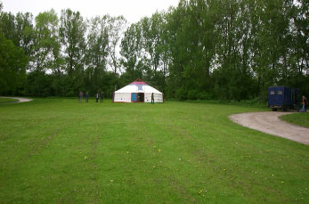 yurt of ger op begraafplaats